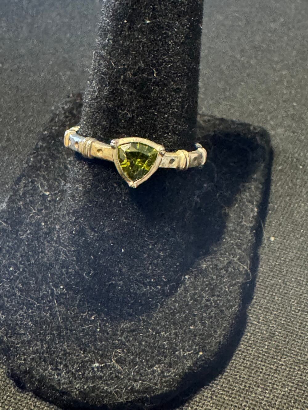 Vintage Silpada 925 Silver Trillion Cut Peridot Ring Size 7